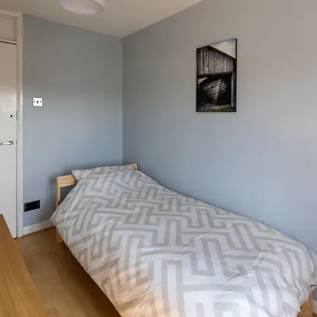 Cozy 3 Bed Garden House Apartman