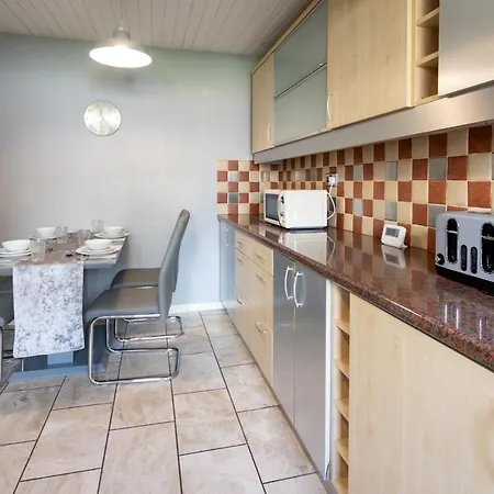 Apartment Cozy 3 Bed Garden House *